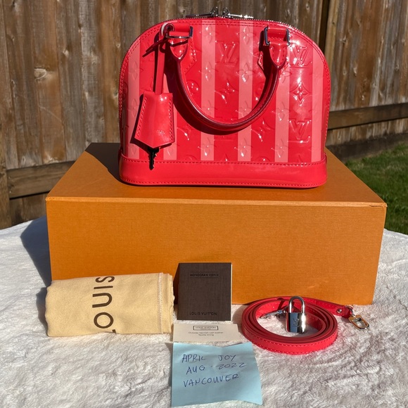 LV alma BB red vernis rayunes - Picture 2 of 16